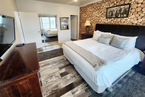 Cozy Retreat with Fully Equipped Kitchen - Charming Mountain Haven