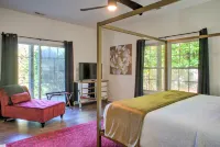 Gorgeous Mountain Views and Hot Tub - Inviting Asheville Retreat