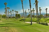 Luxurious Golf Pool Oasis-Firepit, Hot tub, WiFi, Fireplace