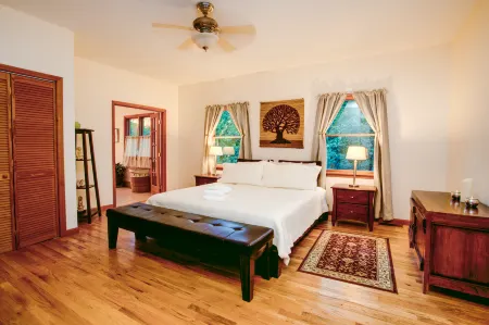 Mountain Sanctuary with Hot Tub and Game Room - Charming Retreat Отели в г. Фэрвью