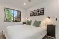 Community Hot Tub and Tennis Courts - Charming Retreat Hotels in Snyderville