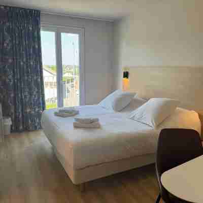 Brit Hotel Confort Carhaix Rooms