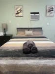 Spacious Modern Studio with a private entrance nearby Sequoia N Park
