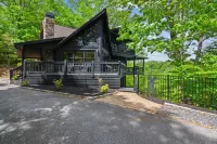 2 Masters, Theater, Pool, Sauna,Scenic Mtn View's, Hot tub & Fire Pit Hotel di Cherry Log