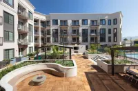 Resort-Style Pool and Rooftop Deck with Skyline Views - Elegant Oasis Hotels in Campbell