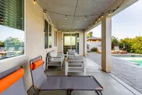 Sparkling Pool and Tiki Bar Oasis - Stunning Luxury Retreat