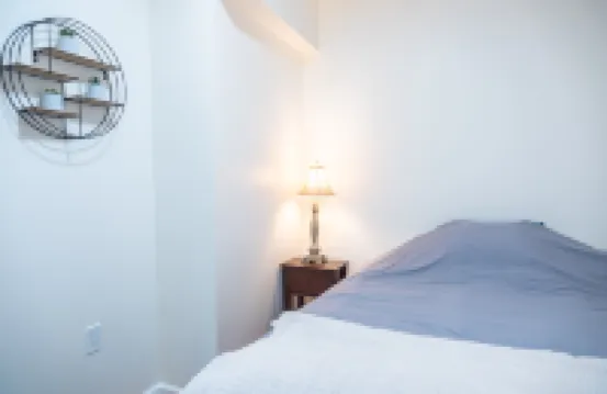 Spacious Living Room and High-Speed Wifi - Inviting Urban Retreat