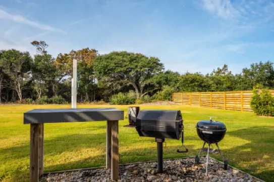 Luxury Coastal Retreat with Pool and Game Room - Stunning Escape