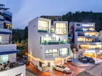 Geojae Sunstay Poolvilla Hotels near Maengjongjuk Theme Park