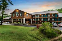 The Ozarker Lodge