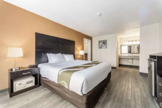 Quality Inn & Suites Vandalia Near I-70 and Hwy 51 Hotels in 