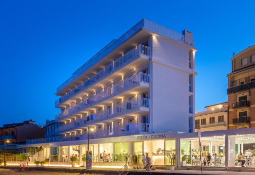 Caorle’s Coastal Colors: A Guide to the Town’s Most Charming Luxury Stays