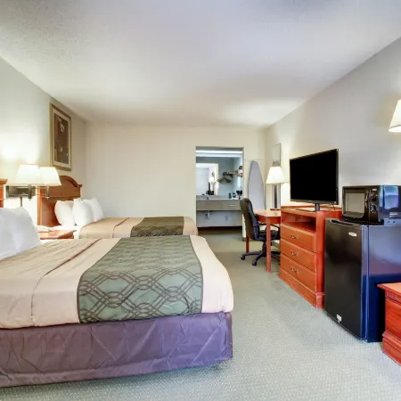 Econo Lodge Inn & Suites