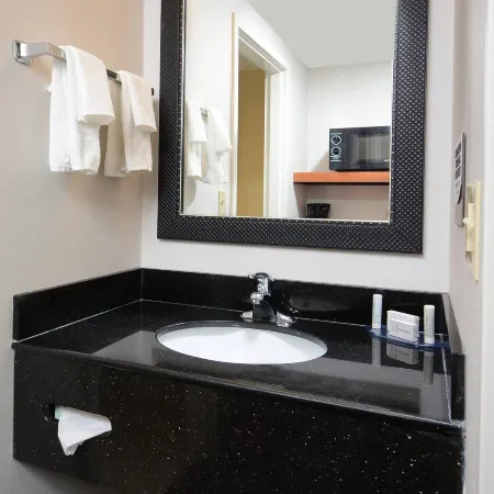 Fairfield Inn & Suites Charlottesville North