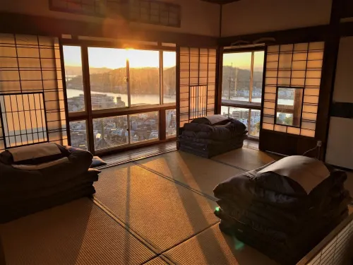 Onomichi Guest House Miharashi-Tei - con vistas a la montaña