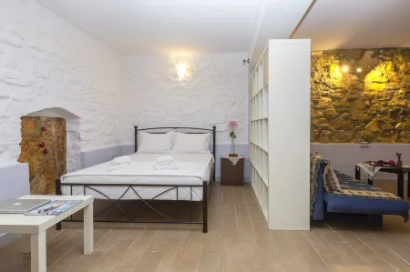 Townhall Studio Отели рядом с достопримечательностью «Нео Фрурио»