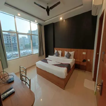 Treebo Silver Stallion Hotels near Singapore Mall