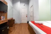 RedDoorz Premium Near Centre Point Mall Medan Hotel a Silalas