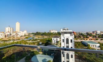 Sunshine Hotel