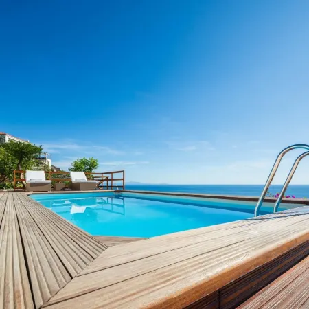 Luxury Villa Vittoria- Villa with Garden Swimming Pool and Jacuzzi Overlooking the Sea