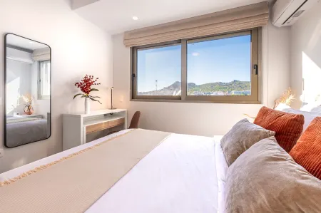 Phaedrus Living: Luxury Penthouse Potamianou Отели рядом с достопримечательностью «Монастырь Кесариани»