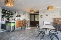 The Life Hotel - bar
