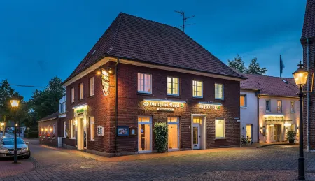 Hotel & Gasthaus Nagel Отели в г. Зюдлон