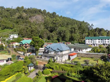 Grand Bungalow Nuwara Eliya by Seven Angels Отели рядом с достопримечательностью «Lover's Leap Waterfall»