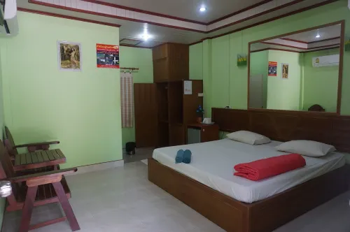 Thumneab Guesthouse Hotels in Khiri Rat Nikhom