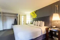 Comfort Inn & Suites Baltimore Inner Harbor - Kitchens