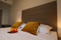 Blu Hotel 4 4 S.R.L. Các khách sạn gần OverNet Education