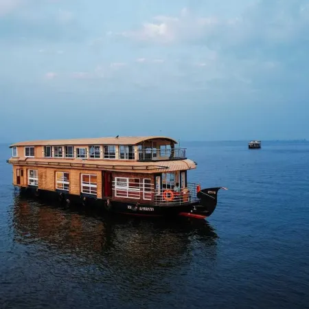 Honeymoon Houseboat
