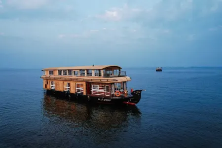 Honeymoon Houseboat