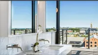 Luxury Penthouse with Astonishing Bay and City Views Hotels in South Melbourne