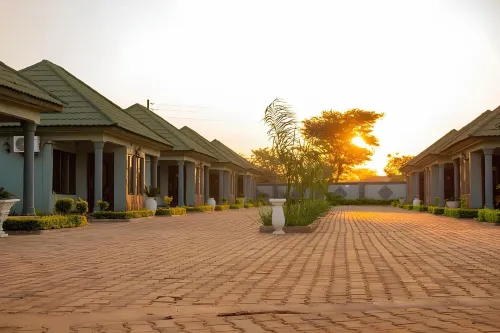 Golden Hills Lodge - Parkplatz