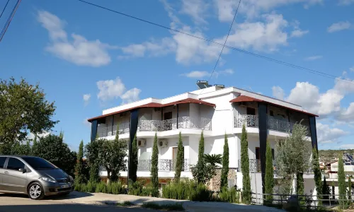 Ksamil Central Park Hotel