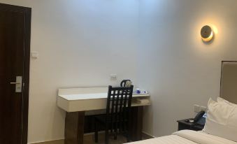 Greywood Hotel and Apartments