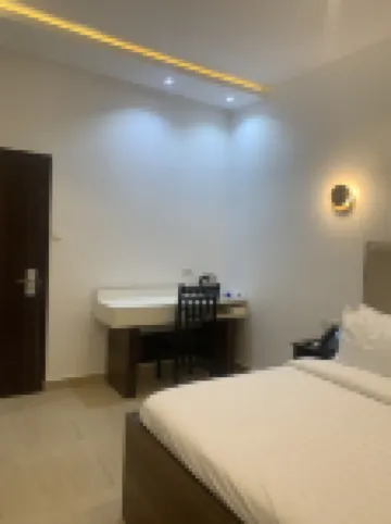 Greywood Hotel and Apartments