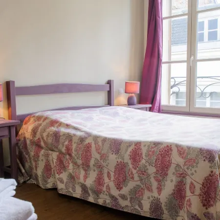 Hôtel les Chevaliers Отели в г. Лан