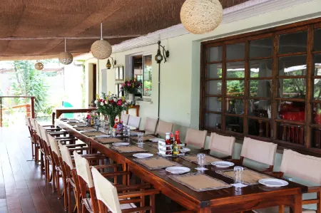 Wildebeest Eco Camp Отели рядом с достопримечательностью «Шелдрик Уайлдлайф Траст Нерсери»