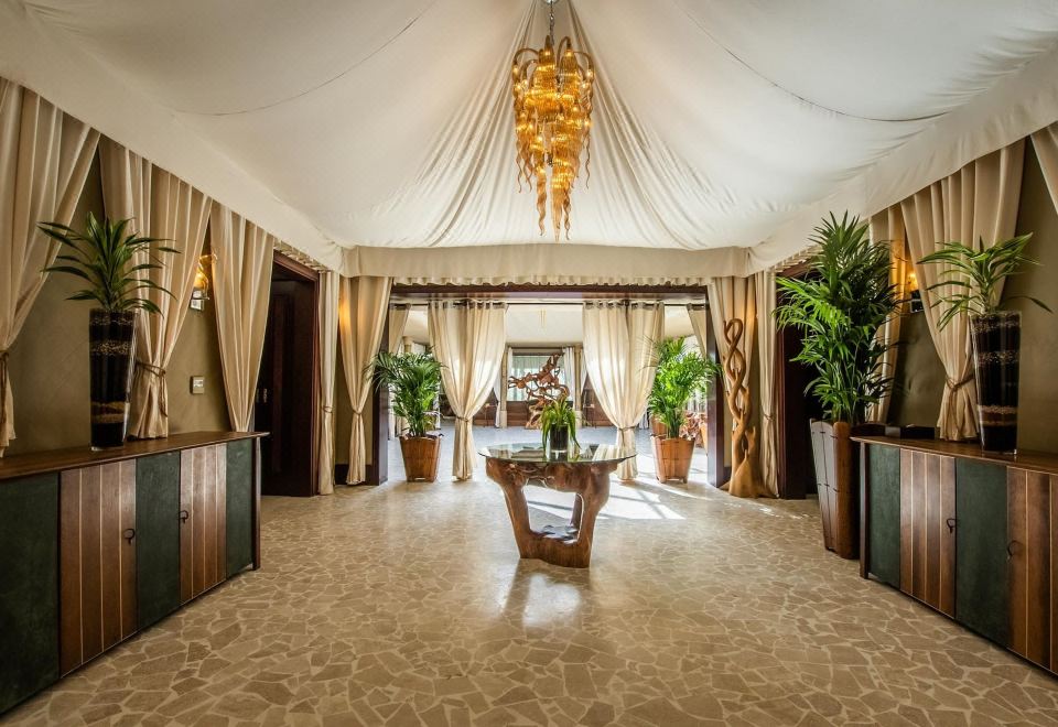 텔랄 리조트에서 바라본 고요한 사막 풍경