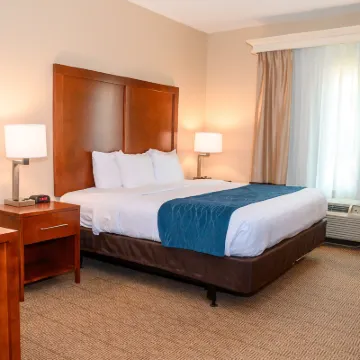 帕特里奧茨波因特舒適套房酒店 鄰近Patriots Point Cold War Submarine Memorial的酒店