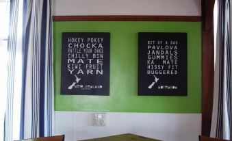 Ducks & Drakes Boutique Motel & Backpackers