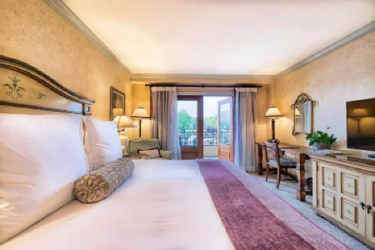 Delamar Greenwich Harbor