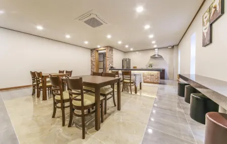 H Hotel Ulsan Отели рядом с достопримечательностью «Taehwagang»