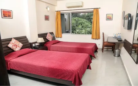 Red Arrow Residency Отели рядом с достопримечательностью «Сейнт Джон Черч»