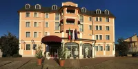 Green Hotel فنادق في Chivasso