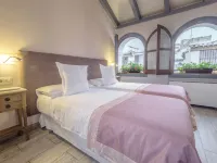 ApartaSuites Alberca Deluxe Hotels near Corredera Square