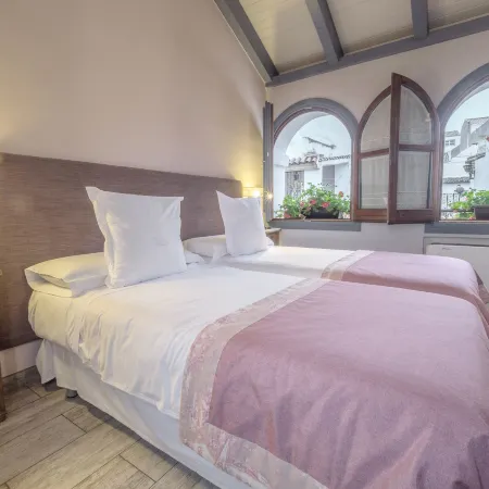 ApartaSuites Alberca Deluxe
