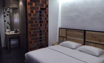 The Oikos Hotel